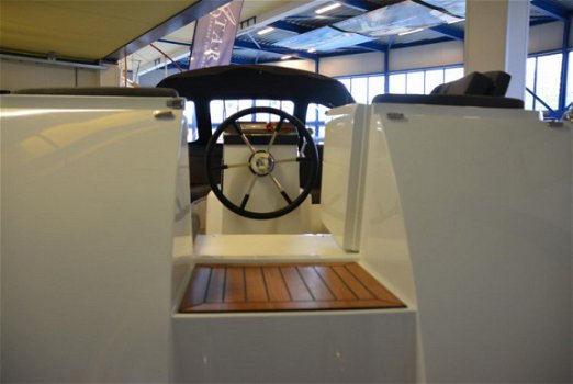 Maxima 630 Inboard - 7