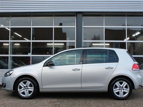 Volkswagen Golf - 1.2 TSI Style (Navigatie, Stoelverwarming, Cruise Ctrl, Radio-Cd, Parkeersensoren, - 1