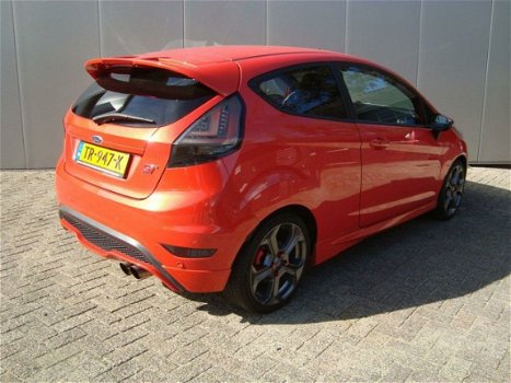 Ford Fiesta - 1.6 ST2 Mooie kleurstelling / Bommetje - 1