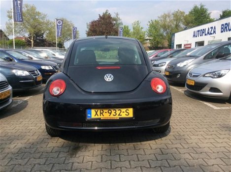 Volkswagen New Beetle - 1.6 Trendline - 1