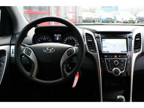 Hyundai i30 - 1.4i Navi/Airco/Camera/Pdc Incl Garantie - 1