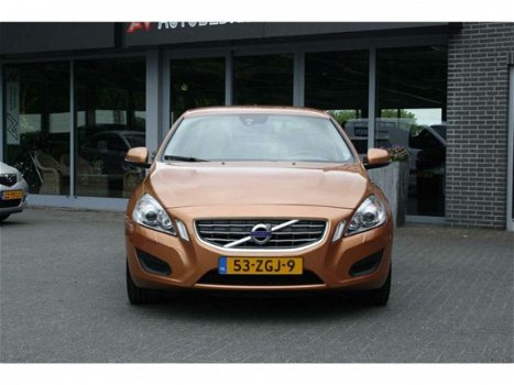 Volvo S60 - 1.6 D2 Momentum LEDER/NAVI Incl Garantie en Afleve ringskosten - 1