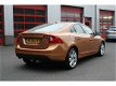 Volvo S60 - 1.6 D2 Momentum LEDER/NAVI Incl Garantie en Afleve ringskosten - 1 - Thumbnail