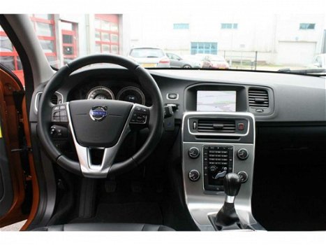 Volvo S60 - 1.6 D2 Momentum LEDER/NAVI Incl Garantie en Afleve ringskosten - 1