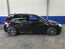 Volkswagen Golf - 1.4 TSI Highline R-Line