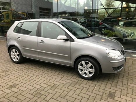 Volkswagen Polo - 1.4-16V Comfortline - 1