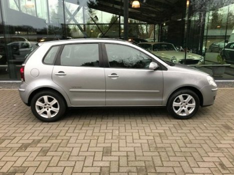 Volkswagen Polo - 1.4-16V Comfortline - 1