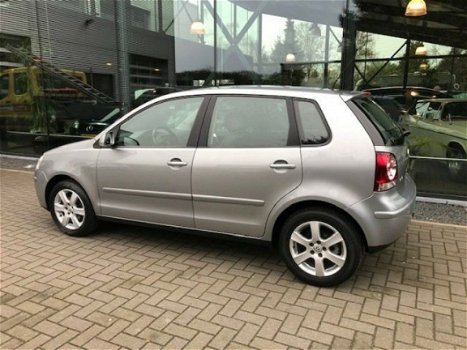 Volkswagen Polo - 1.4-16V Comfortline - 1