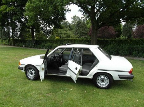 Peugeot 305 - GL / 26.421 KM 1e eigenaar, Stalen schuifdak, NIEUWSTAAT, Ongerestaureerd, Door ons ni - 1