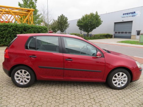 Volkswagen Golf - 1.4 FSI Trendline - 1