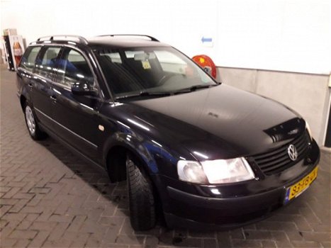 Volkswagen Passat Variant - 1.8-5V Trendline - 1