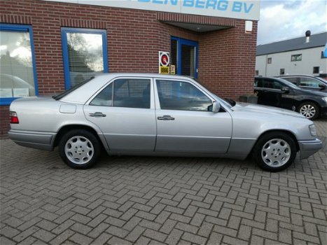 Mercedes-Benz E-klasse - E200 Schuifdak W124 200 Unieke auto complete onderhoud historie - 1