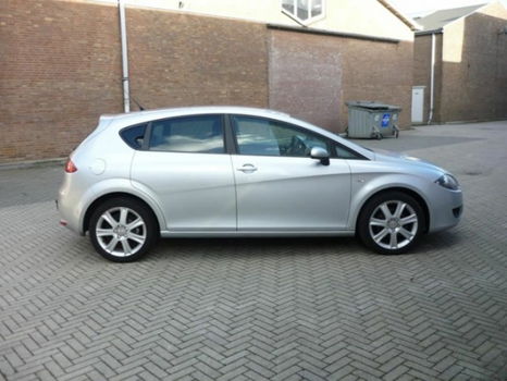 Seat Leon - 1.9 TDI Streetstyle NLauto 5 Deurs Airco PDC 2008 - 1