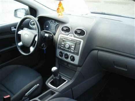 Ford Focus - 1.6-16V First Edition - 1