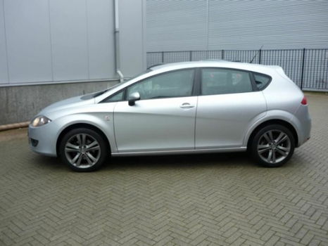 Seat Leon - 2.0 FSI Stylance NLauto 5 Deurs Airco Dealer ond - 1