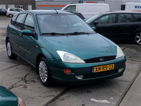 Ford Focus - 1.6-16V Ghia/Airco/nieuwe APK - 1