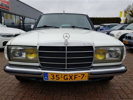 Mercedes-Benz 230 - (W123) E Zeer nette en zeer goed onderhouden Mercedes 230E NAGENOEG ROESTVRIJ - 1