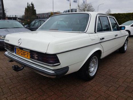 Mercedes-Benz 230 - (W123) E Zeer nette en zeer goed onderhouden Mercedes 230E NAGENOEG ROESTVRIJ - 1