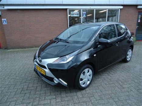 Toyota Aygo - 1.0 VVT-i x-play Navigatie 5 Drs - 1