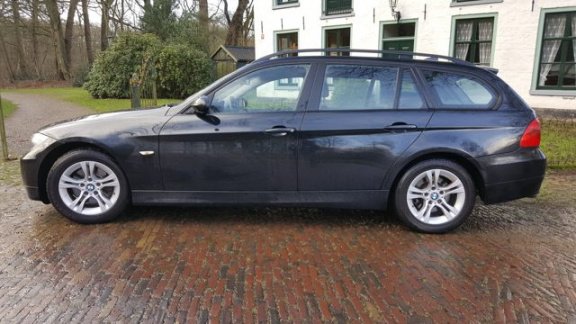 BMW 3-serie Touring - 318d Business Line compleet dealer onderhouden-groot navigatie-PDC-NAP-elektri - 1