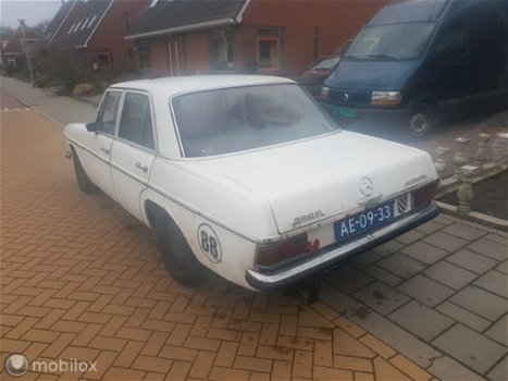 Mercedes-Benz 200-serie - W123 200 D - 1