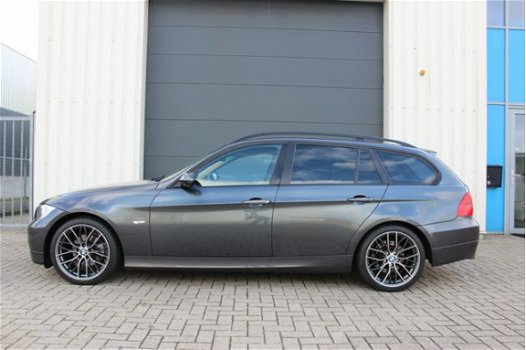 BMW 3-serie Touring - 320i High Executive/Lm-Velgen/Airco Clima/Leer - 1