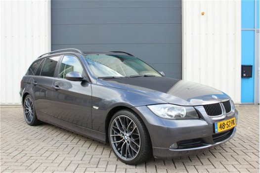 BMW 3-serie Touring - 320i High Executive/Lm-Velgen/Airco Clima/Leer - 1