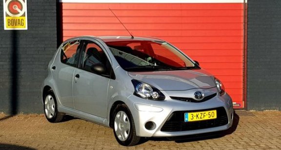 Toyota Aygo - 1.0 VVT-i Now - 1