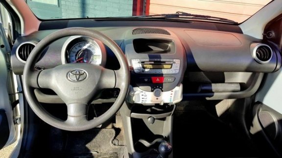 Toyota Aygo - 1.0 VVT-i Now - 1