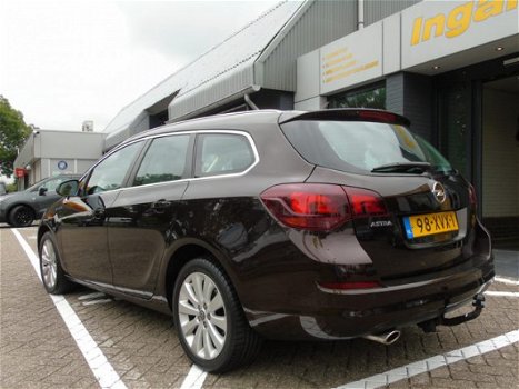 Opel Astra Sports Tourer - 1.4 Turbo 120pk Cosmo + Navigatie + Trekhaak + 17'' LMV - 1