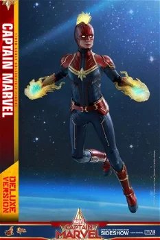 Hot Toys Captain Marvel Action Figure Deluxe MMS522 - 2