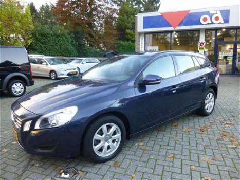 Volvo V60 - 1.6 D2 Kinetic Navi/Cruise/Bluetooth/Parkeersensor - 1