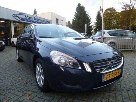 Volvo V60 - 1.6 D2 Kinetic Navi/Cruise/Bluetooth/Parkeersensor - 1