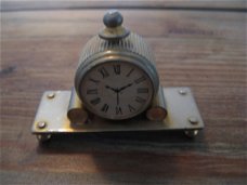 Voor in het poppenhuis: Oud koperen klokje jaren '50....