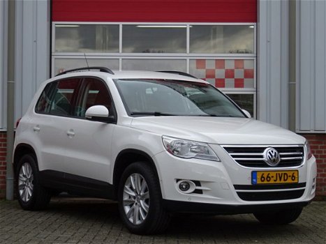 Volkswagen Tiguan - 2.0 TDI DSG Automaat Comfort & Design 4-Motion /Cruise control/PDC/Climate/17'LM - 1