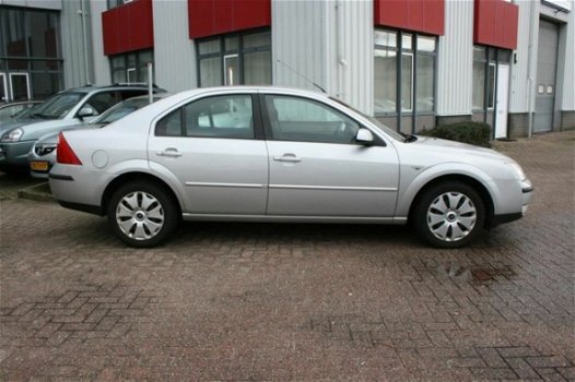 Ford Mondeo - 1.8-16V First Edition - 1