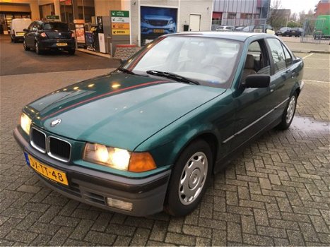 BMW 3-serie - 320i - 1