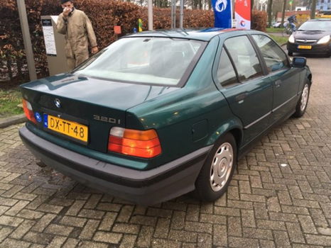 BMW 3-serie - 320i - 1