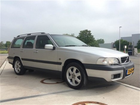 Volvo V70 - XC 2.5 T AWD Luxury LEER APK NAP YOUNGTIMER AUT - 1