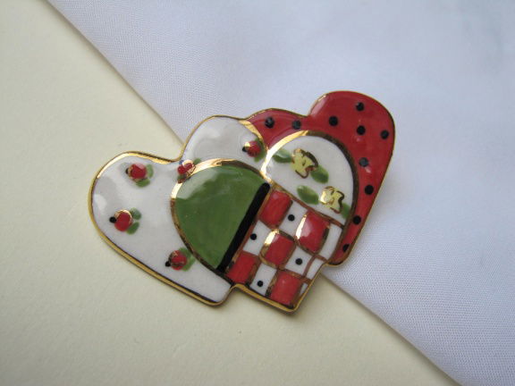 Broche keramiek porseleinen drie x hart 5.5x3.5 cm - nr. 1