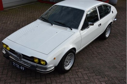 Alfa Romeo Alfetta - 2.0 GT Veloce - 1