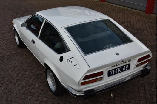 Alfa Romeo Alfetta - 2.0 GT Veloce - 1