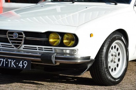 Alfa Romeo Alfetta - 2.0 GT Veloce - 1