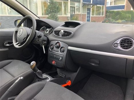 Renault Clio - 1.5 dCi Collection 2011 5-deurs Airco NAP Aux Zuinig - 1