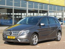 Mercedes-Benz B-klasse - 180 AMBITION / NAVI / LEDER / LED / XENON / RIJKLAARPRIJS INCL. BOVAG GARAN