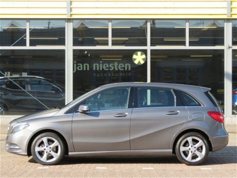 Mercedes-Benz B-klasse - 180 AMBITION / NAVI / LEDER / LED / XENON / RIJKLAARPRIJS INCL. BOVAG GARAN - 1