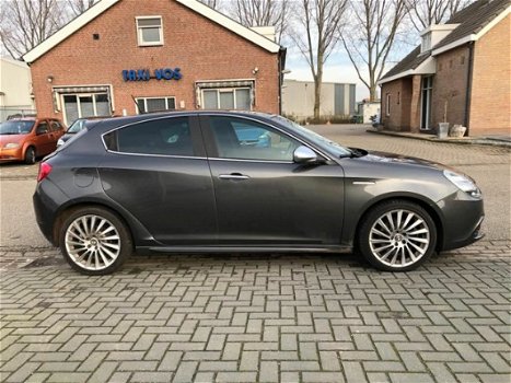 Alfa Romeo Giulietta - 1.4 T Distinctive /AUTOM/LEER/NAVI/XENON/ - 1