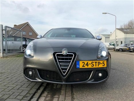 Alfa Romeo Giulietta - 1.4 T Distinctive /AUTOM/LEER/NAVI/XENON/ - 1