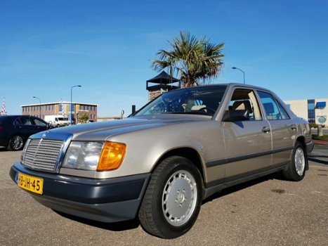 Mercedes-Benz 200-serie - 260 E (W124) - 1