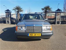 Mercedes-Benz 200-serie - 260 E (W124)